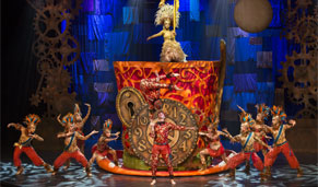Espectáculo en el teatro con Celebrity Cruises. CrucerosMediterraneo.com Espectáculo en el teatro con Celebrity Cruises. CrucerosMediterraneo.com