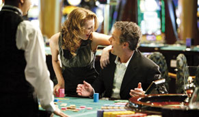 Costa Cruceros, ideal para todas las edades. Pareja apostando en el Casino. CrucerosMediterraneo.com Costa Cruceros, ideal para todas las edades. Pareja apostando en el Casino. CrucerosMediterraneo.com