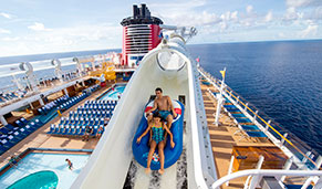 Tobogán acuático de Pato Donald en crucero Disney. CrucerosMediterraneo.com Tobogán acuático de Pato Donald en crucero Disney. CrucerosMediterraneo.com