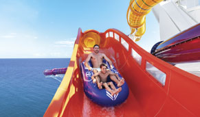 Tobogán a bordo de un barco Royal Caribbean. CrucerosMediterraneo.com Tobogán a bordo de un barco Royal Caribbean. CrucerosMediterraneo.com