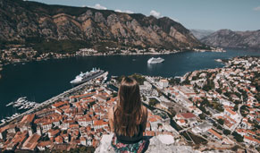 El encanto del puerto de Kotor, Patrimonio de la UNESCO. CrucerosMediterraneo.com El encanto del puerto de Kotor, Patrimonio de la UNESCO. CrucerosMediterraneo.com