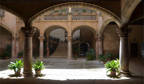 Patio de Can Vivot en Palma de Mallorca. CrucerosMediterraneo.com Patio de Can Vivot en Palma de Mallorca. CrucerosMediterraneo.com