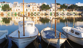 Pueblo pesquero en Mallorca. CrucerosMediterraneo.com Pueblo pesquero en Mallorca. CrucerosMediterraneo.com