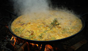 Paella valenciana, plato típico de Valencia. CrucerosMediterraneo.com Paella valenciana, plato típico de Valencia. CrucerosMediterraneo.com