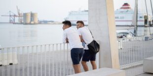 two men of a friend on the city promenade in Malaga