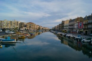 que-ver-en-sete-durante-una-escala-de-crucero-canales-mariscos-y-arte